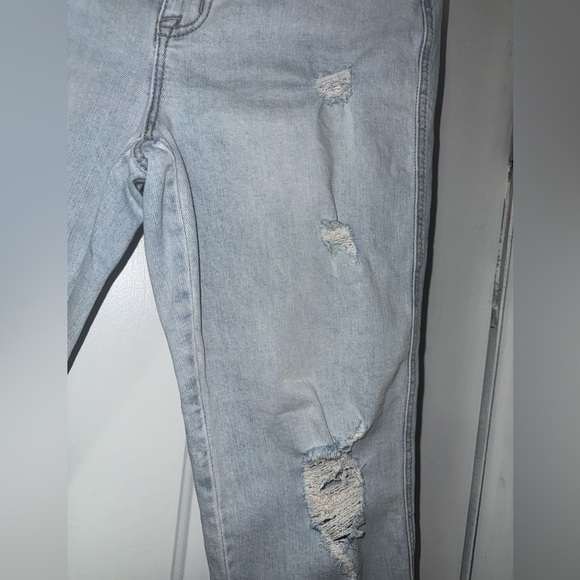 Seven7 Light Wash Distressed Jeans Size 4 Raw Hem Cropped Stretch Denim - Picture 5 of 15